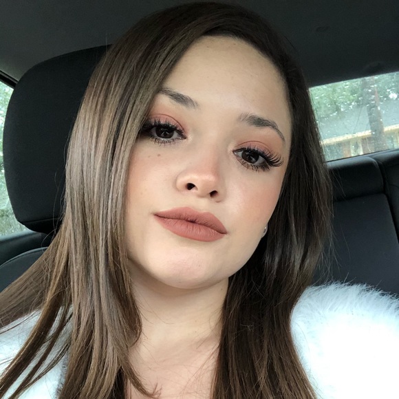 Meet your Posher, Stephanie - Picture 1 of 1